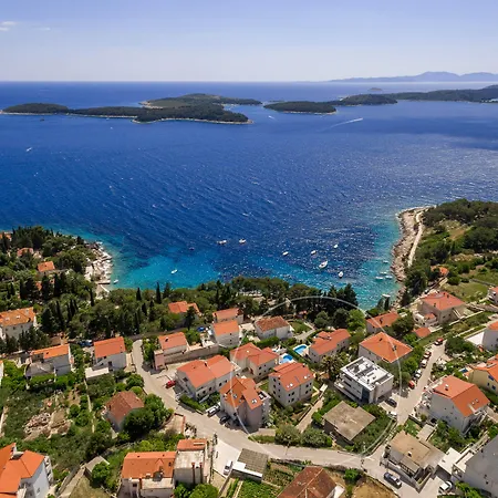 Lägenhetshotell Pharia And - By The