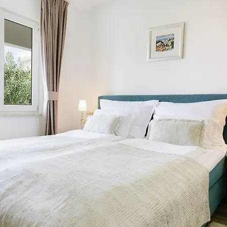 Apartmanhotel Pharia And - By The