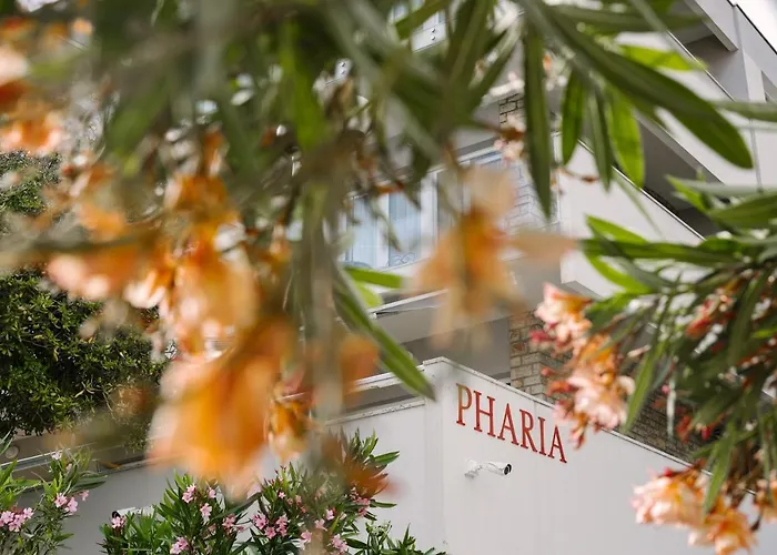 Pharia And - By The 3* هفار