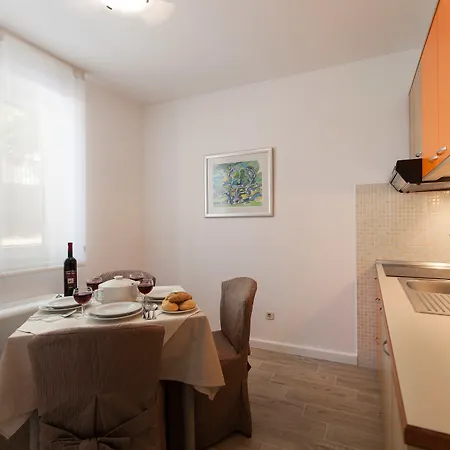 Pharia And - By The フヴァル