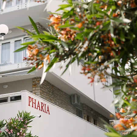 酒店 Pharia & Residences 4*