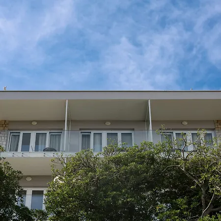 Pharia And - By The 3* フヴァル