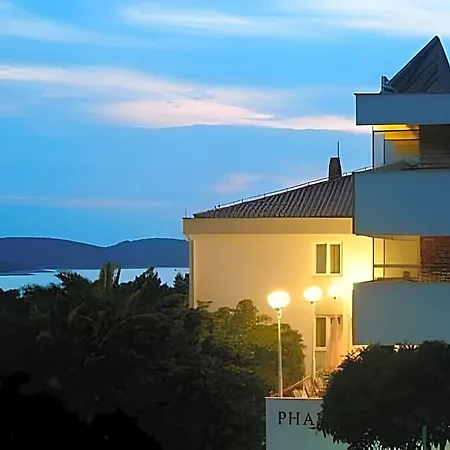 מלון Pharia & Residences 4*