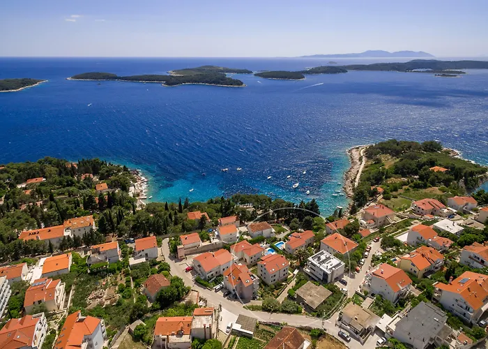 Lejlighedshotel Pharia And - By The