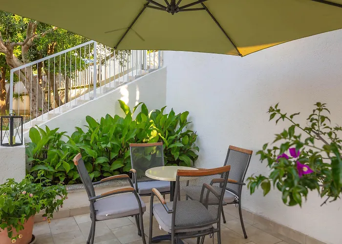 Aparthotel Pharia And - By The