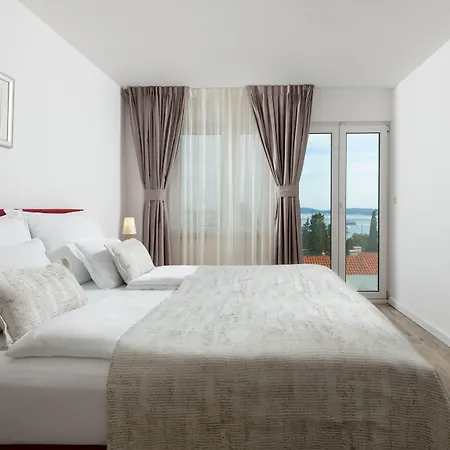 Aparthotel Pharia And - By The