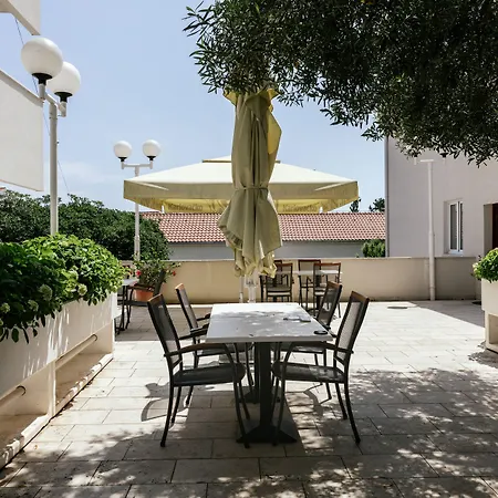 Aparthotel Pharia And - By The