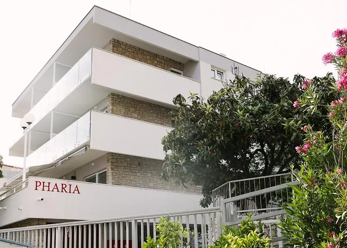 Pharia And - By The 3* Χβαρ