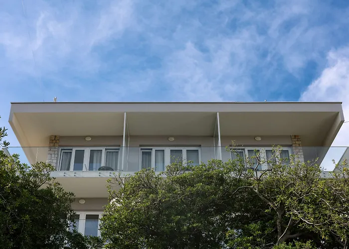 Pharia And - By The 3* Χβαρ