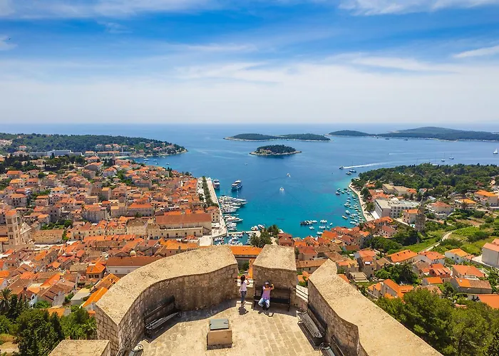 Pharia And - By The Ξενοδοχείο με διαμερίσματα Χβαρ